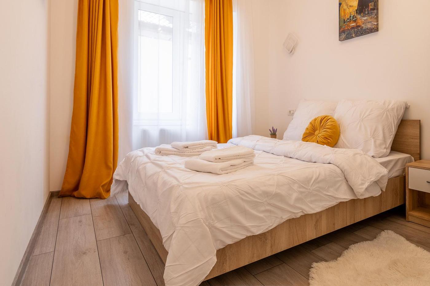 Old Town By Mm Host Apartment Brasov Exterior photo