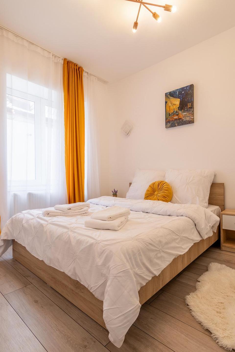 Old Town By Mm Host Apartment Brasov Exterior photo
