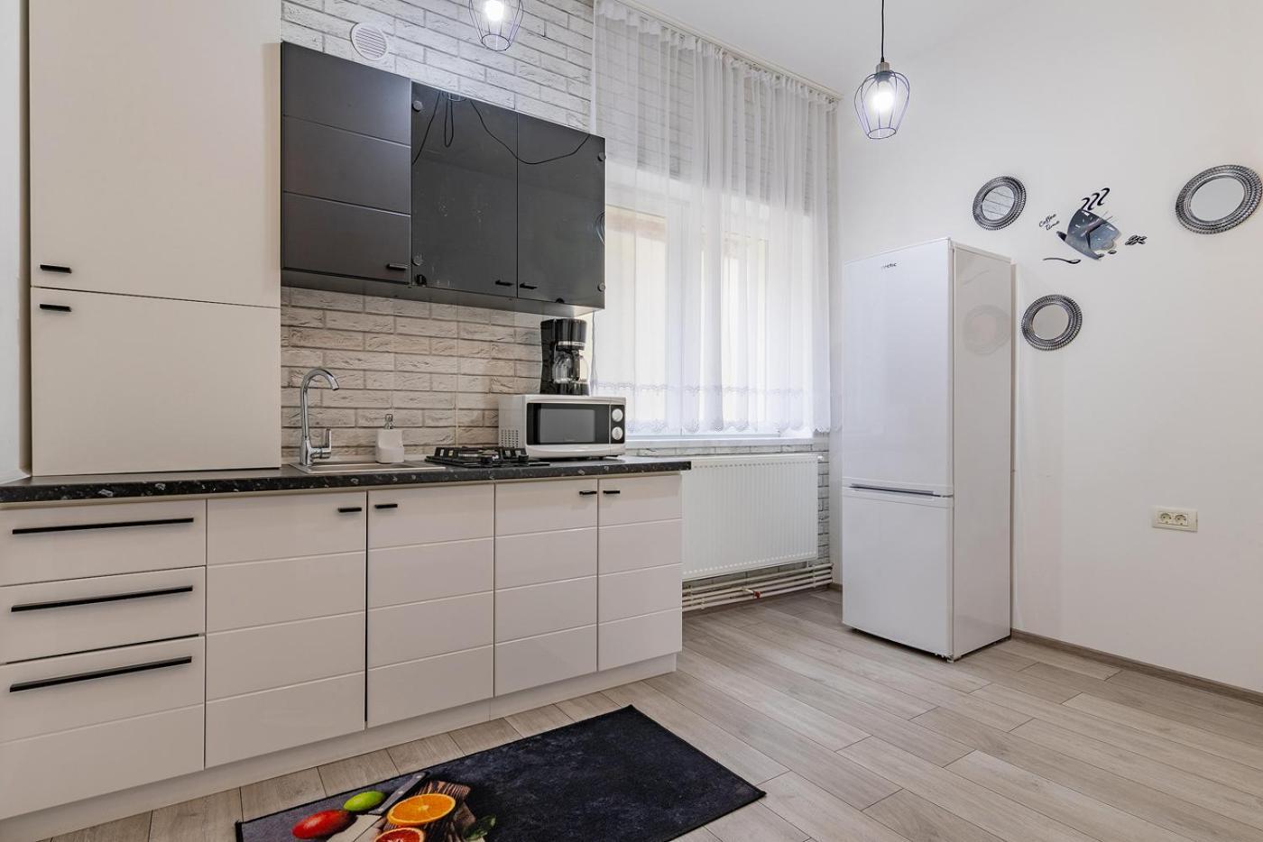 Old Town By Mm Host Apartment Brasov Exterior photo